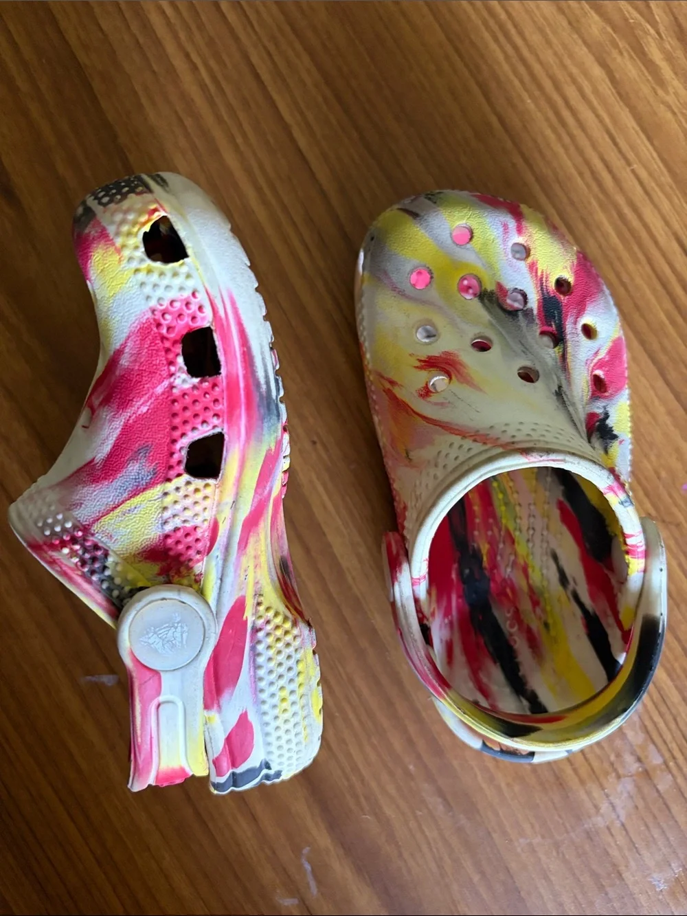 CROCS Kids Tie-Dye Clog Sandals in Red, Yellow, Black, White. Glow in the dark